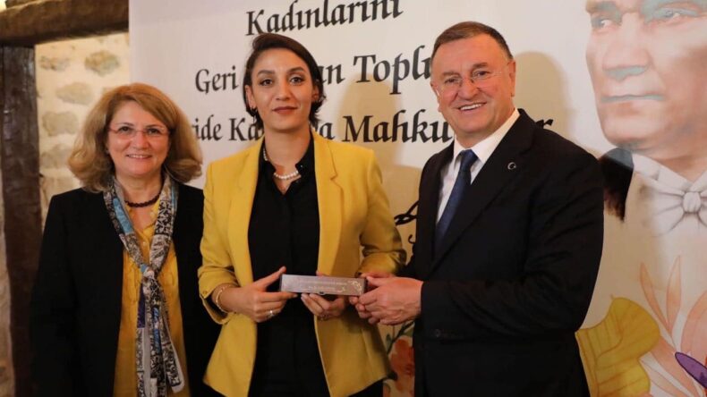 LÜTFÜ SAVAŞ: CUMHURİYETİ YAŞATMAK VE<br>GELECEĞE TAŞIMAK HEPİMİZİN GÖREVİ