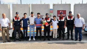 Sürücülerden, uygulamadaki  Jandarmaya 180’inci yıl sürprizi