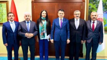 ÇİFTÇİLERİN SORUNLARINI BAKAN’A İLETTİLER