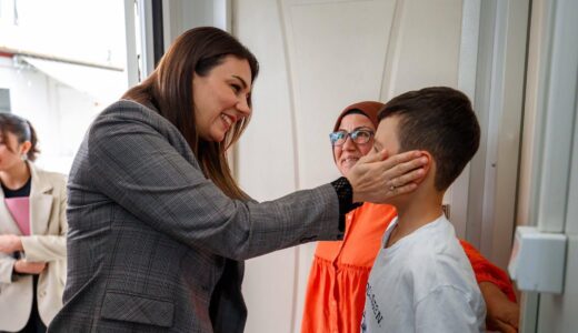 Hatay Valisi Mustafa Masatlı’nın Eşi Esra Masatlı’dan  “Yüreğimizdeki Işık” Projesi Kapsamında Hane Ziyaretleri