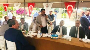 Reyhanlı ve Kumlu’da protokol  vatandaşlarla bayramlaştı