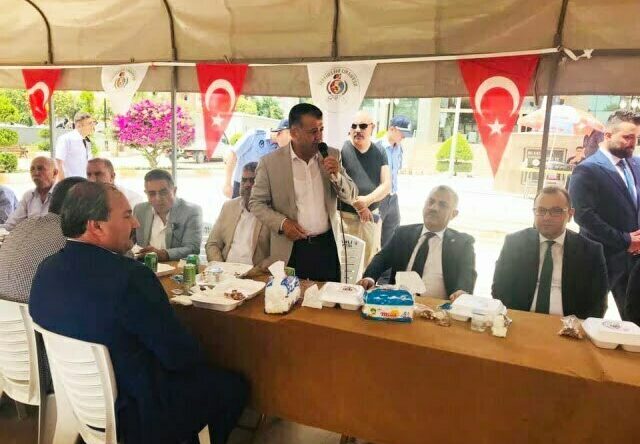 Reyhanlı ve Kumlu’da protokol vatandaşlarla bayramlaştı