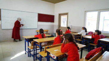 Reyhanlı Eğitim Köyü’nde, Suriyeli savaş mağduru öğrenciler yüz yüze eğitime başladı