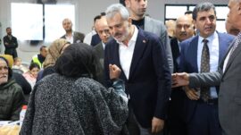 BAŞKAN ÖNTÜRK İFTARI KUMLULU VATANDAŞLARLA YAPTI