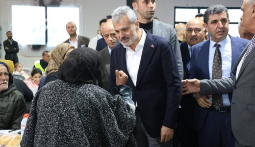 BAŞKAN ÖNTÜRK İFTARI KUMLULU VATANDAŞLARLA YAPTI