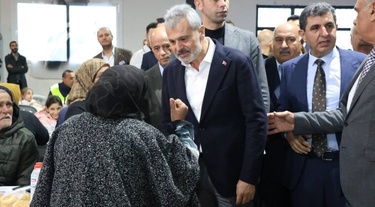 BAŞKAN ÖNTÜRK İFTARI KUMLULU VATANDAŞLARLA YAPTI