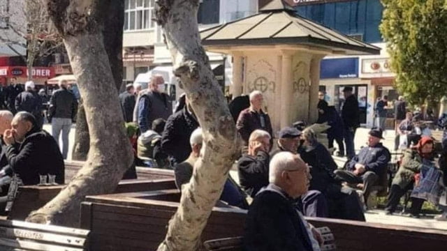 GENELGE YAYINLANDI. 65 YAŞ ÜSTÜNE SOKAĞA ÇIKMA YASAĞI