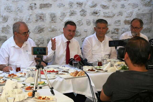 BAŞKAN SAVAŞ BASIN MENSUPLARI İLE BİR ARAYA GELDİ