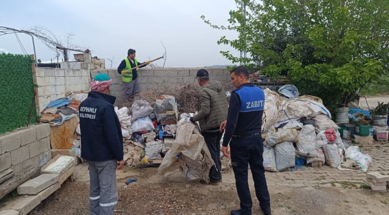 Reyhanlı’da Çöp Eve Müdahale; 10 Ton Atık Tahliye Edildi