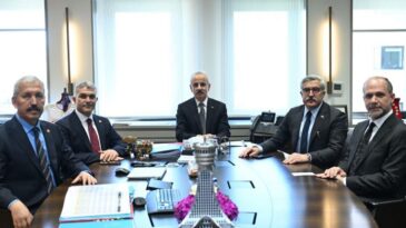 HATAY LOBİSİ, BAKAN URALOĞLU İLE YATIRIMLARI GÖRÜŞTÜ
