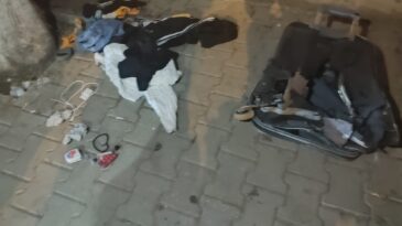 ŞÜPHELİ VALİZDEN GİYİM EŞYALARI ÇIKTI