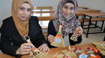 Kumlu’da süpürge kursu açıldı