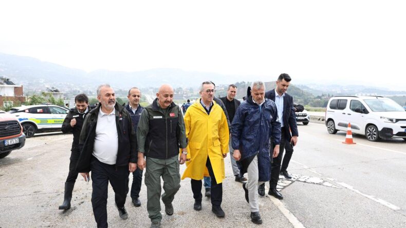 BAŞKAN ÖNTÜRK, SAHADA İNCELEMELER YAPIYOR