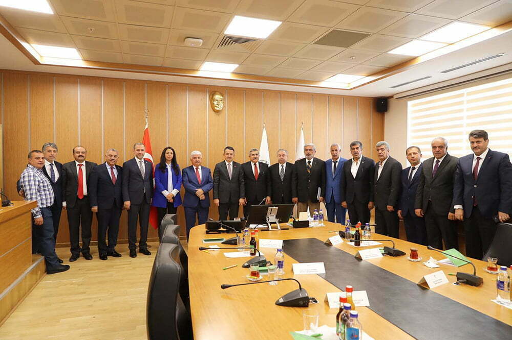ÇİFTÇİLERİN SORUNU TARIM BAKAN’INA ULAŞTIRILDI