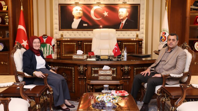 YUMUŞAK: “EĞİTİM, BİLİM VE TOPLUMSAL GELİŞİME KATKI SUNAN HER ÇALIŞMANIN YANINDAYIZ”