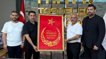 SİYASİLERDEN ADAL’A DESTEK ZİYARETİ