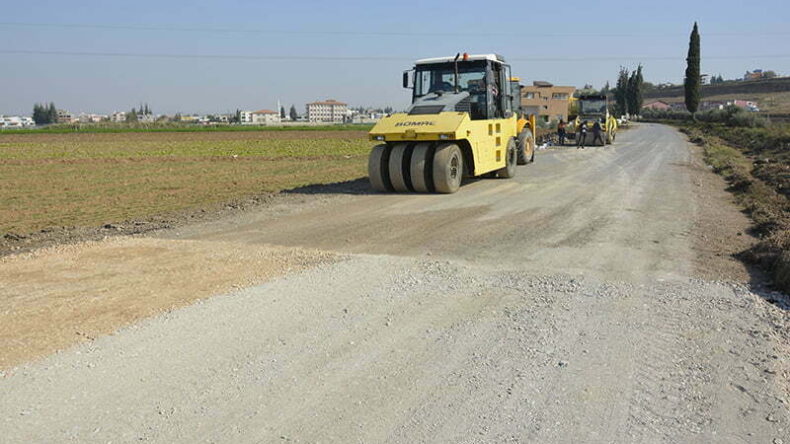 REYHANLI’DA YOL ÇALIŞMALARI DEVAM EDİYOR