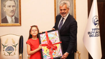 MİNİK RESSAM ASYA’NIN SÜPER KAHRAMANI: BAŞKAN ÖNTÜRK