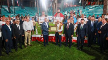 FESTİVALDE GÜREŞ HEYECANI NEFESLERİ KESTİ