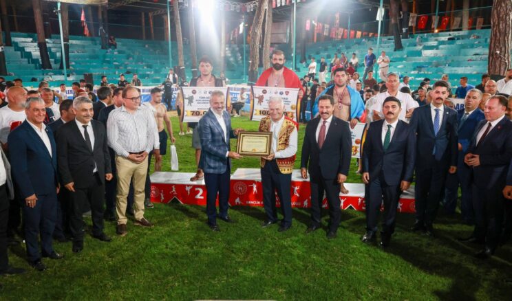 FESTİVALDE GÜREŞ HEYECANI NEFESLERİ KESTİ