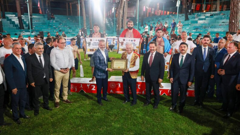 FESTİVALDE GÜREŞ HEYECANI NEFESLERİ KESTİ