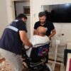 HATAY BÜYÜKŞEHİR BELEDİYESİ’NDEN REYHANLI’DA ENGELLİ VATANDAŞA AKÜLÜ TEKERLEKLİ SANDALYE DESTEĞİ