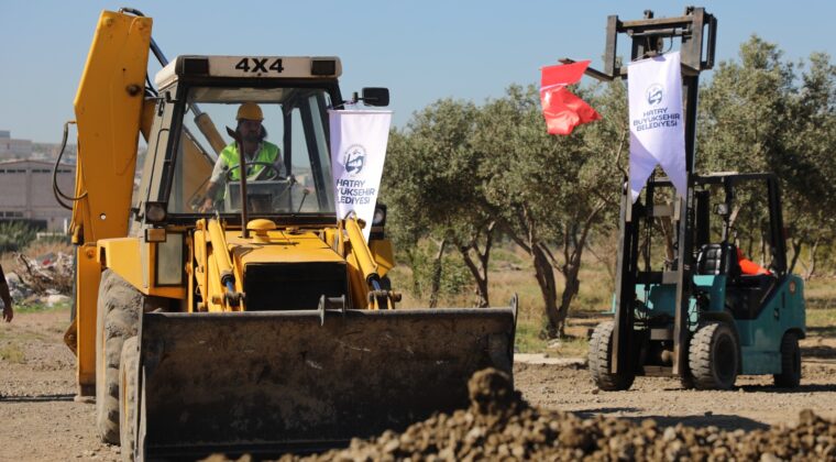 HATAY’IN İŞ MAKİNESİ OPERATÖRLERİNİ HBB YETİŞTİRİYOR