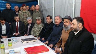 Bakan Hulusi Akar Hatay’da taziye ziyaretinde bulundu