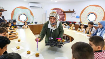 SURİYELİ SIĞINMACILAR EXPO’YU KEŞFETTİ