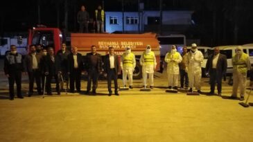 Reyhanlı’da trafiğe kapatılan caddeler dezenfekte edildi
