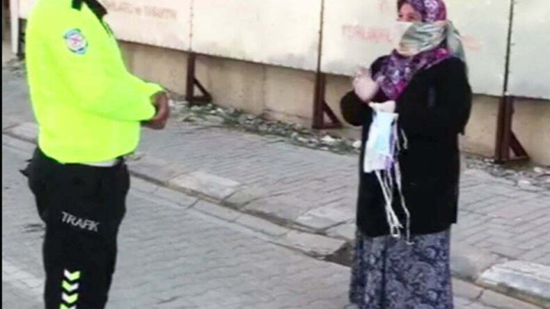 Maske veren polise defalarca teşekkür etti