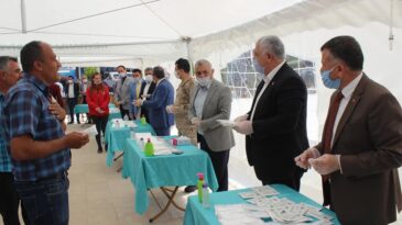 Reyhanlı’da protokol maske dağıttı