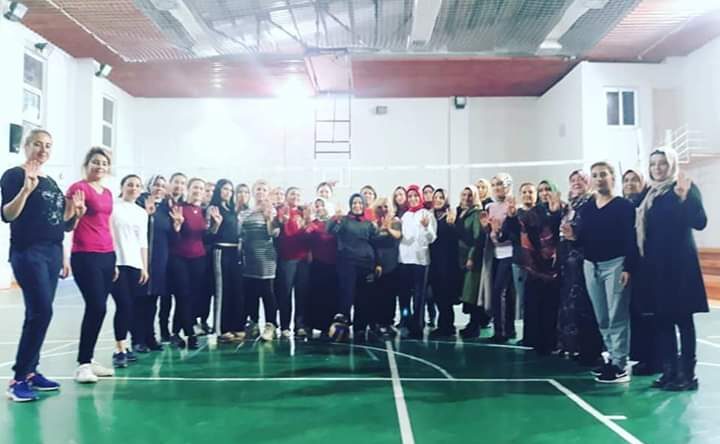 Voleybol oynadılar, stres attılar