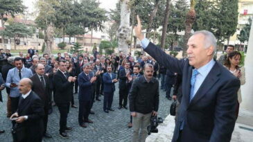 Vali Ata Hatay’dan Alkışlarla Uğurlandı