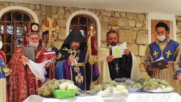 Hatay’da Meryem Ana Yortusu ve Üzüm Bayramı Kutlandı