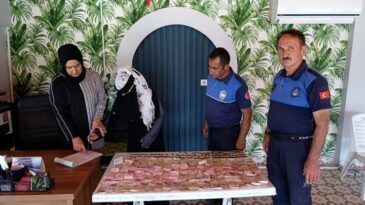 KADIN DİLENCİNİN YARIM GÜNLÜK KAZANCI 1193 TL