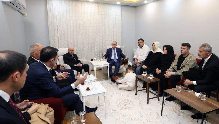 CUMHURBAŞKANI ERDOĞAN, DEPREMZEDE AİLEYİ YENİ YUVASINDA ZİYARET ETTİ