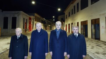 CUMHURBAŞKANI ERDOĞAN’IN BUTONA BASMASIYLA TARİHİN AYDINLATILAN İLK CADDESİ OLAN KURTULUŞ CADDESİ’NDE YENİDEN IŞIKLAR YANDI