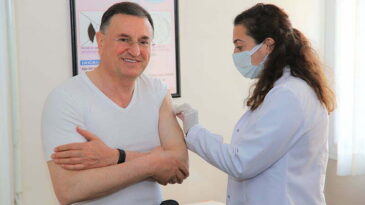 BAŞKAN SAVAŞ İKİNCİ DOZ KORONAVİRÜS AŞISI YAPTIRDI