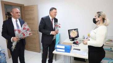 BAŞKAN SAVAŞ’TAN SAĞLIK ÇALIŞANLARINA JEST