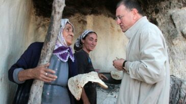 BAŞKAN SAVAŞ: KADINLARIMIZ BİZİ BİZ YAPAN DEĞERLERDİR