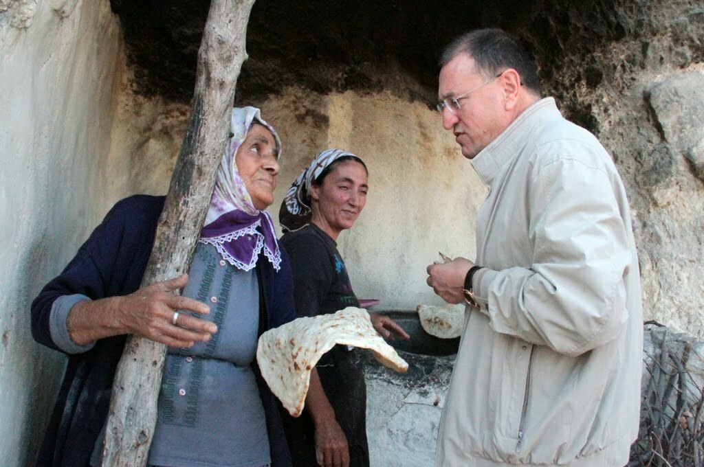 BAŞKAN SAVAŞ: KADINLARIMIZ BİZİ BİZ YAPAN DEĞERLERDİR