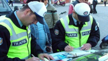 TRAFİK KONTROLLERİNDE CEZA YAĞDI