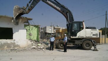 Yol Yapım Çalışmasına Engel Olan Binalar Yıkıldı