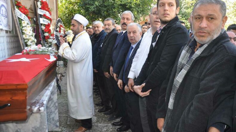 Öğretmenler Günü’nde kalp krizi geçiren okul müdürü toprağa verildi
