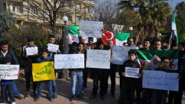 Suriyeliler Madaya’daki Açlığa Dikkat Çekti