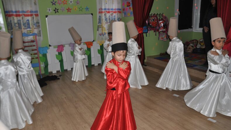 MİNİKLERDEN MEVLANA ANMA ETKİNLİĞİ