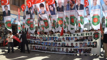 Reyhanlı’daki bombalı saldırılarda hayatını kaybedenler anıldı