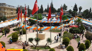 REYHANLI BELEDİYESİ ÖNCÜLÜĞÜNDE GERÇEKLEŞEN 2 GÜN SÜRECEK ‘TÜRKİYE SURİYE DOSTLUK FESTİVALİ’ BAŞLADI