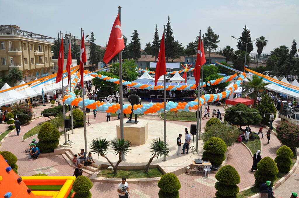 REYHANLI BELEDİYESİ ÖNCÜLÜĞÜNDE GERÇEKLEŞEN 2 GÜN SÜRECEK ‘TÜRKİYE SURİYE DOSTLUK FESTİVALİ’ BAŞLADI